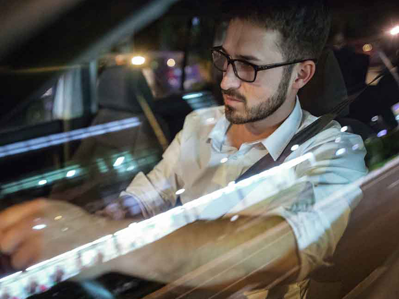 ¿Son las gafas de luz azules útiles con la conducción nocturna?
